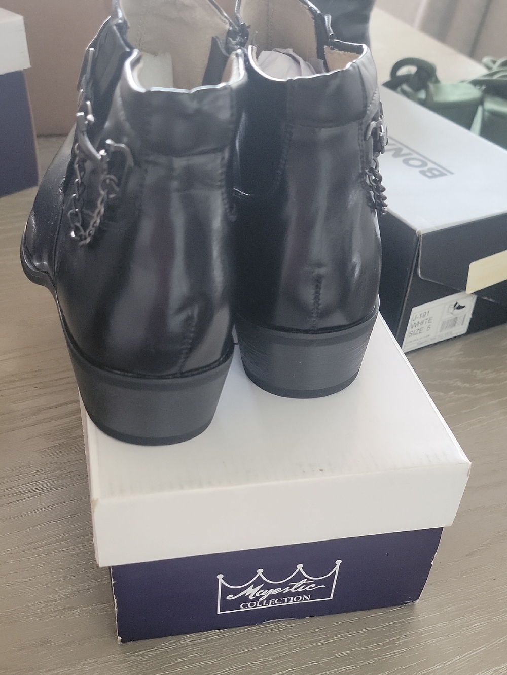 IC COLLECTION Black Leather Men's Chukka Boots with Chain Accent - Picture 8 of 8